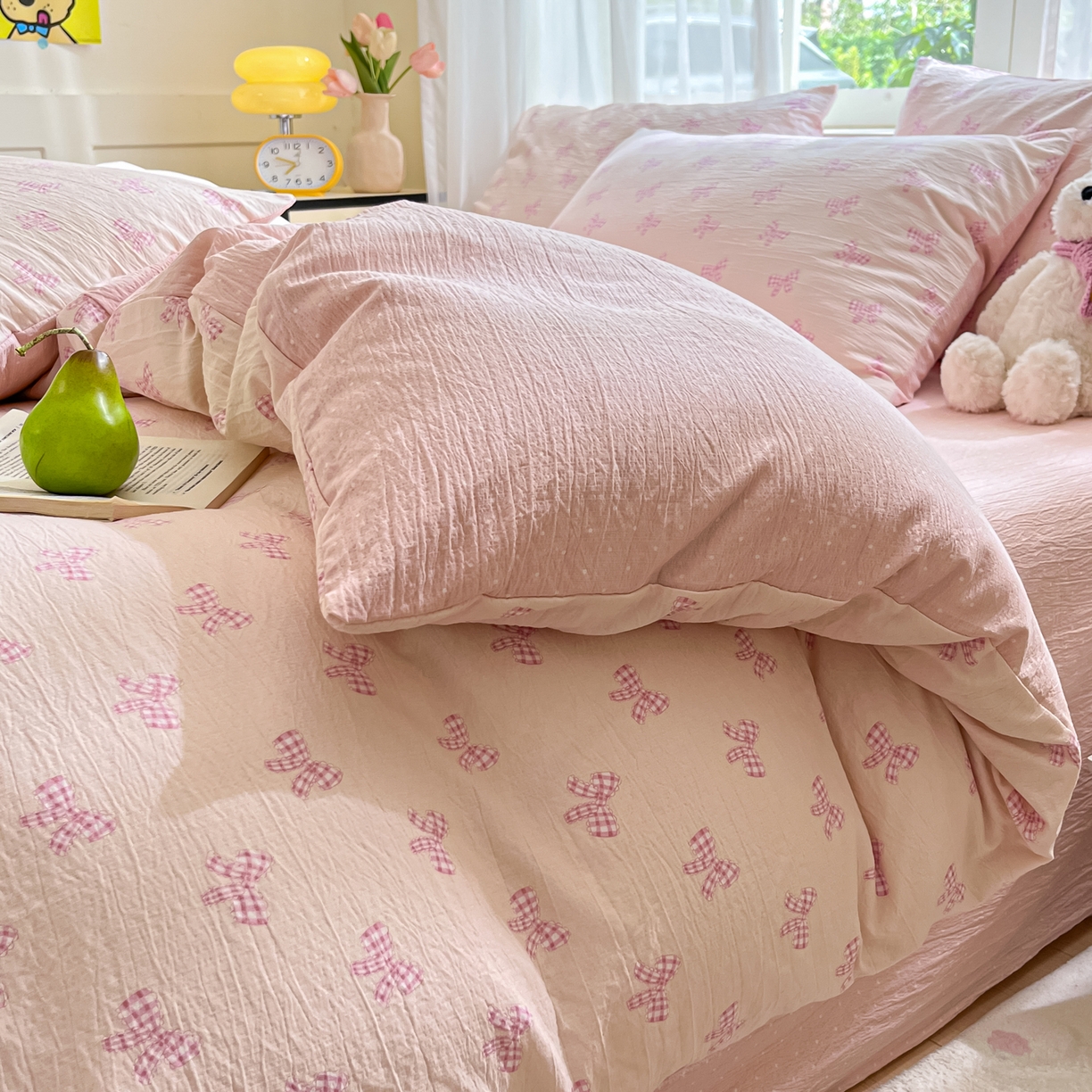 91家纺网 家纺一手货源 找家纺 格真 2025秋冬新款110克高克重提花加厚皱皱纱双层纱四件套双面印花 少女季