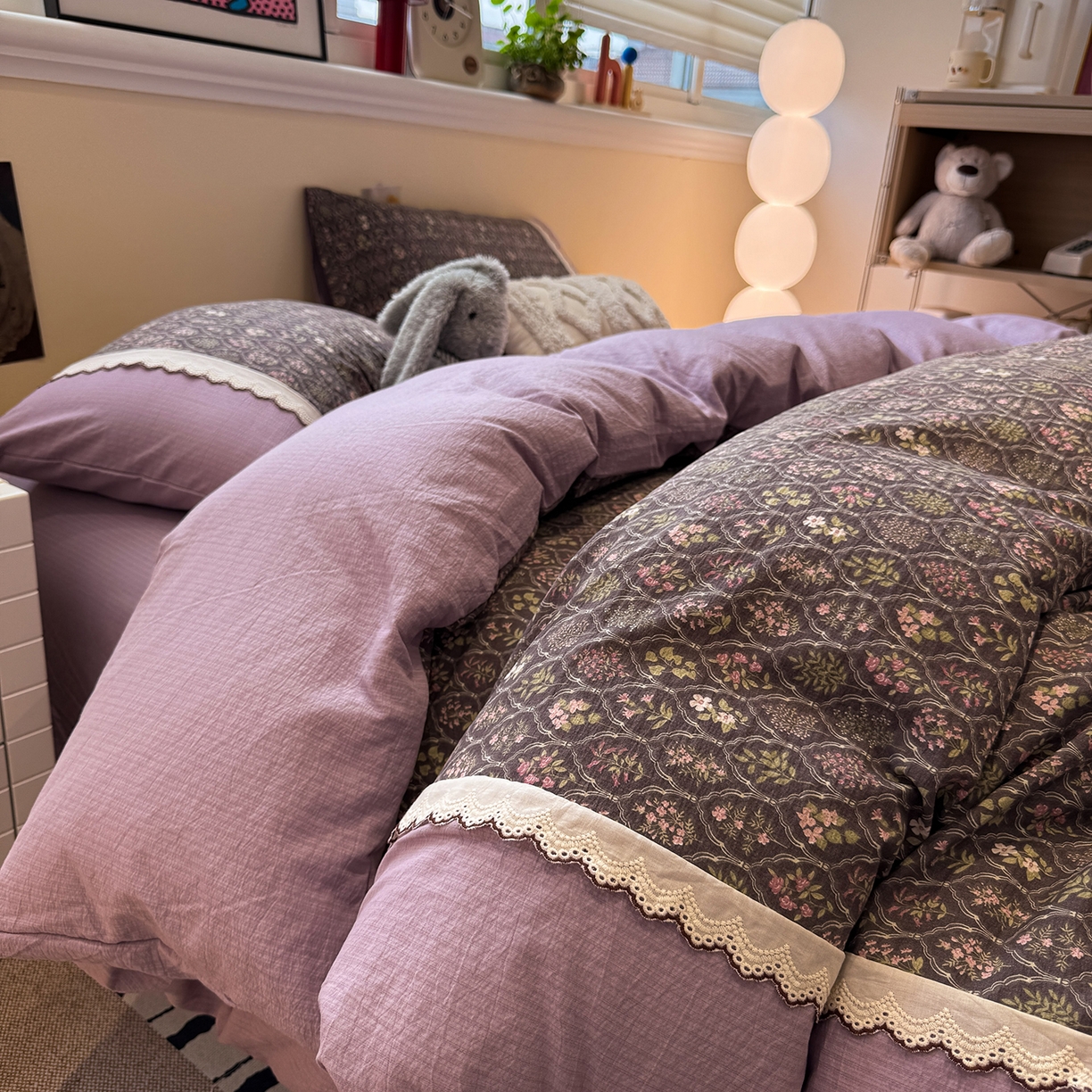 91家纺网 家纺一手货源 找家纺 水墨江南 2025新款云感皱皱纱全棉花边四件套-场景二 花边款-秘境