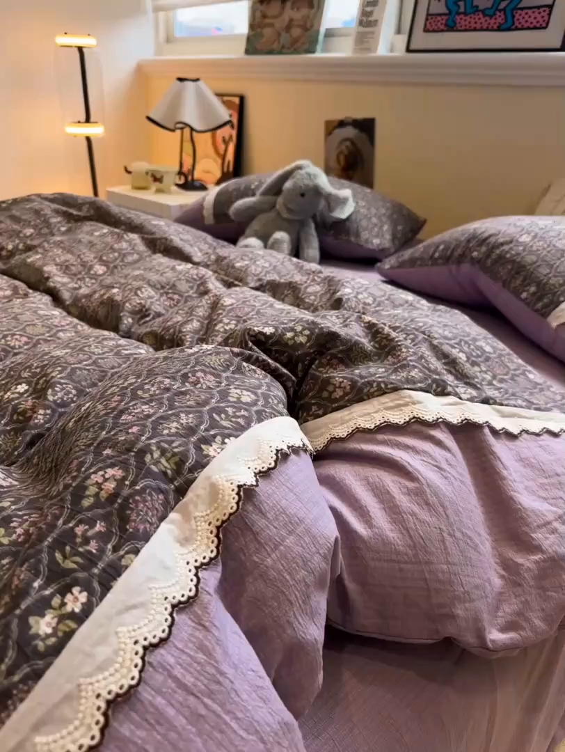 91家纺网 家纺一手货源 找家纺 水墨江南 2025新款云感皱皱纱全棉花边四件套-场景二 花边款-秘境