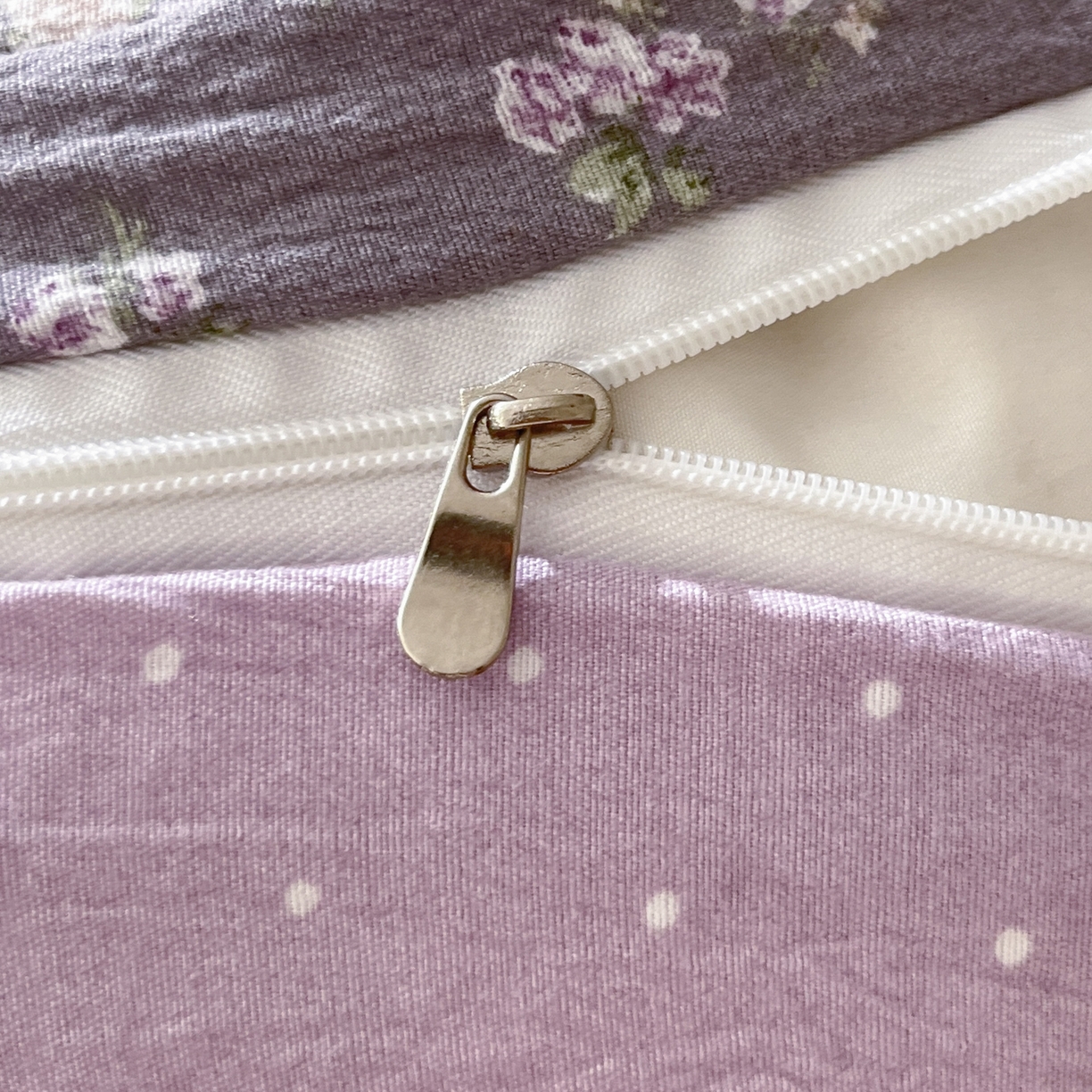 91家纺网 家纺一手货源 找家纺 格真 2025秋冬新款110克高克重提花加厚皱皱纱双层纱四件套双面印花 乌木沉香