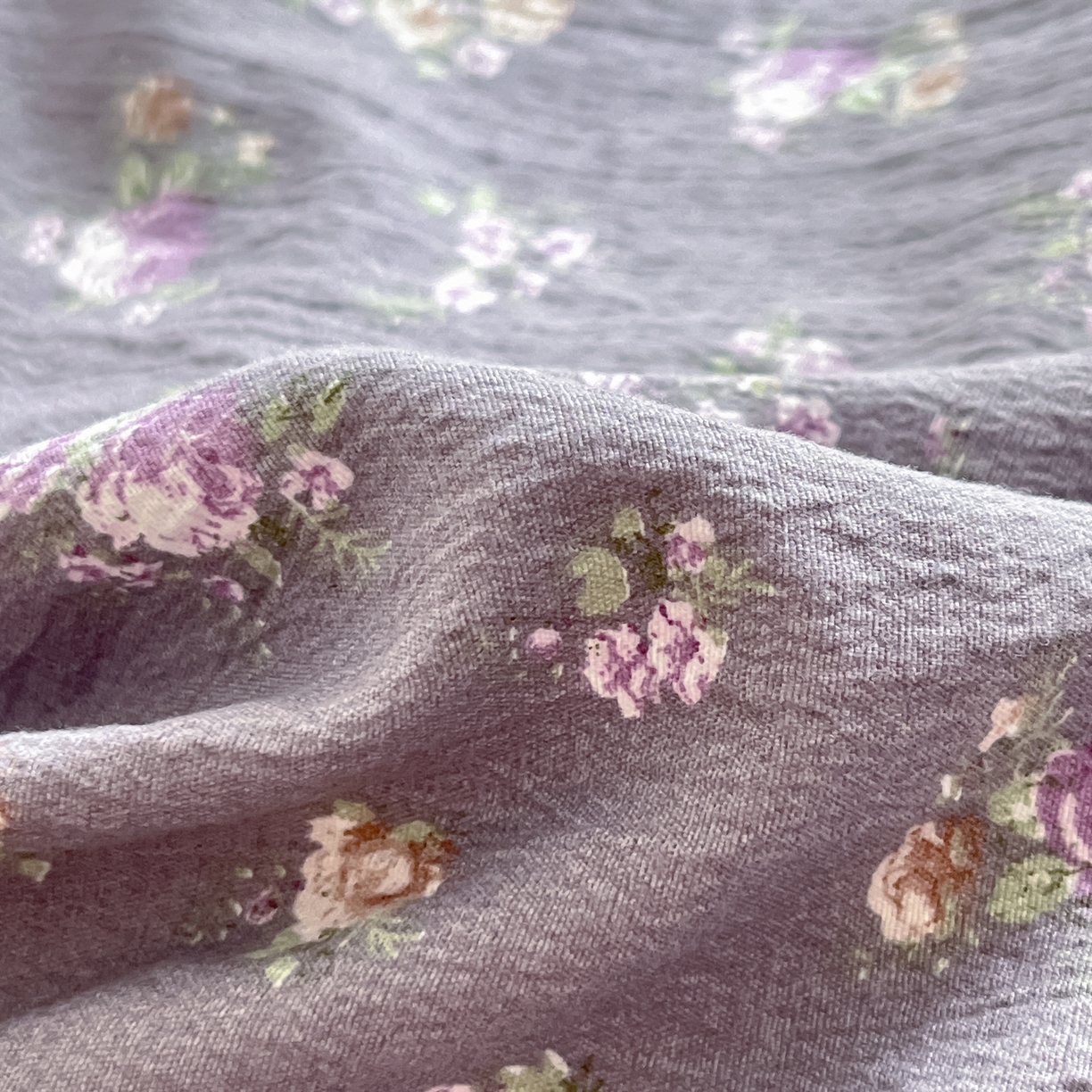 91家纺网 家纺一手货源 找家纺 格真 2025秋冬新款110克高克重提花加厚皱皱纱双层纱四件套双面印花 乌木沉香