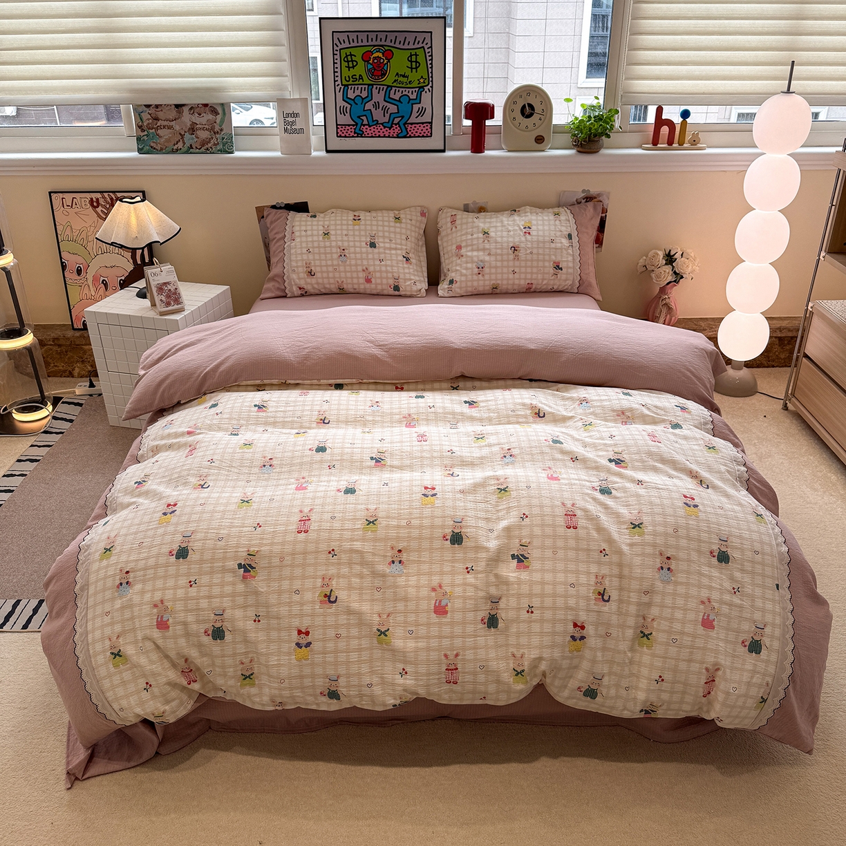 91家纺网 家纺一手货源 找家纺 水墨江南 2025新款云感皱皱纱全棉花边四件套-场景二 花边款-兔宝宝