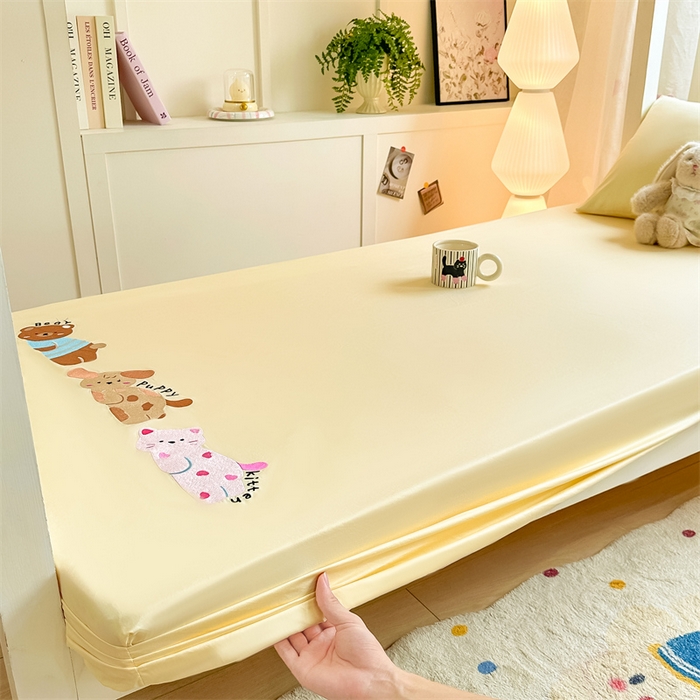 91家纺网 家纺一手货源 找家纺 （总）灰鲸 2025新款全棉刺绣床笠-懒懒小憩学生床系列