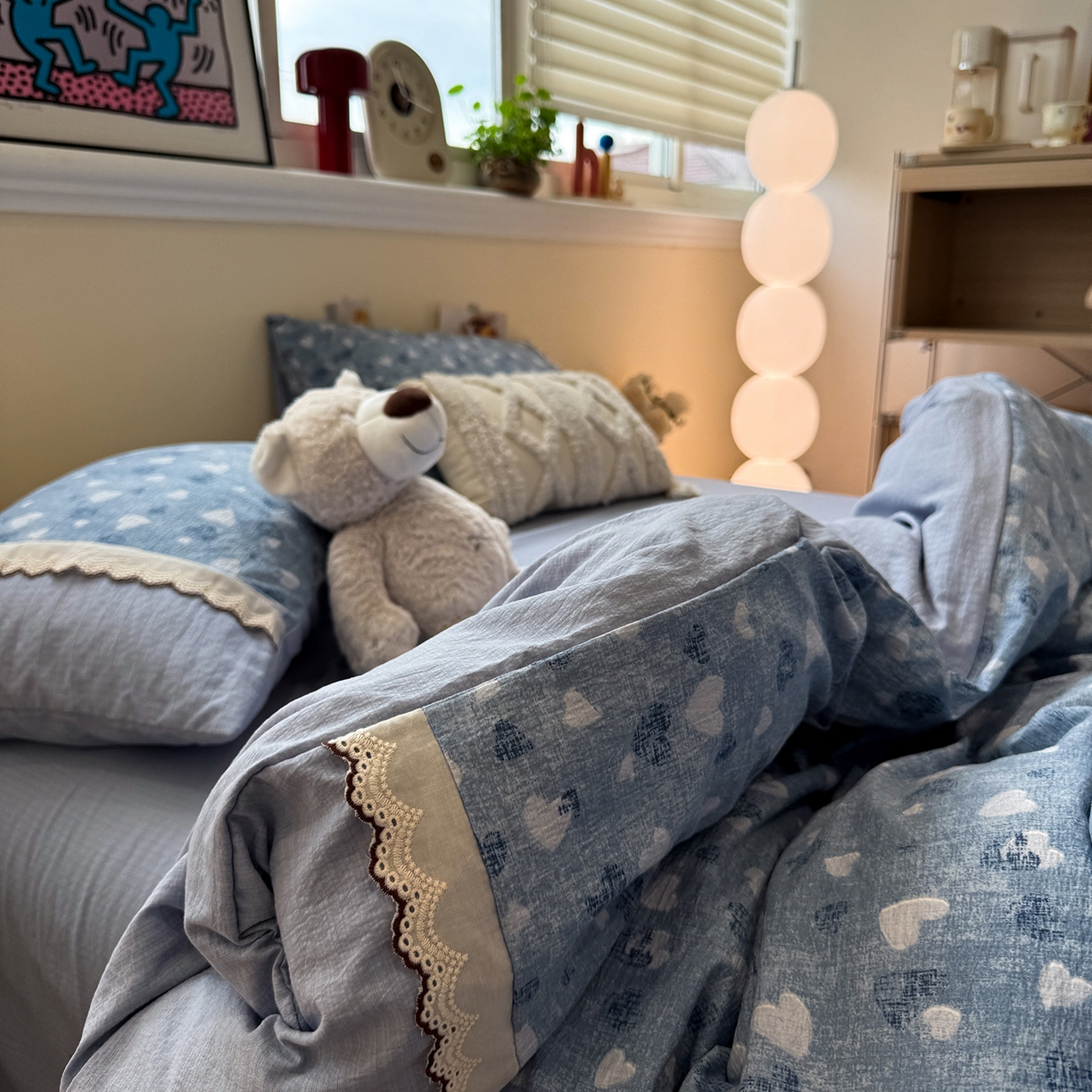 91家纺网 家纺一手货源 找家纺 水墨江南 2025新款云感皱皱纱全棉花边四件套-场景二 花边款-小确幸