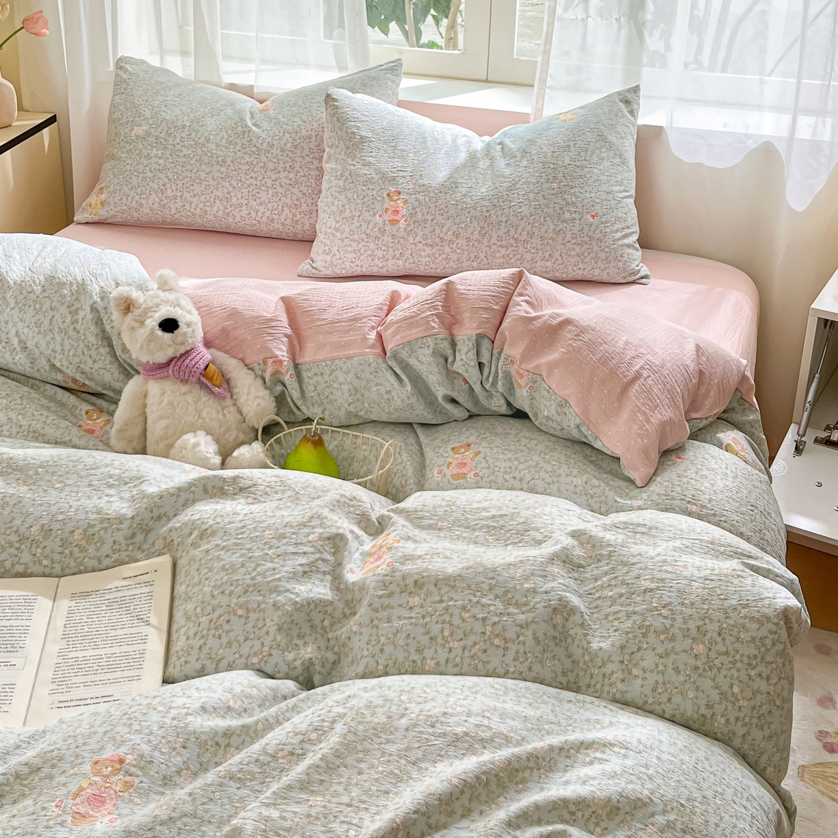 91家纺网 家纺一手货源 找家纺 格真 2025秋冬新款110克高克重提花加厚皱皱纱双层纱四件套双面印花 香草熊