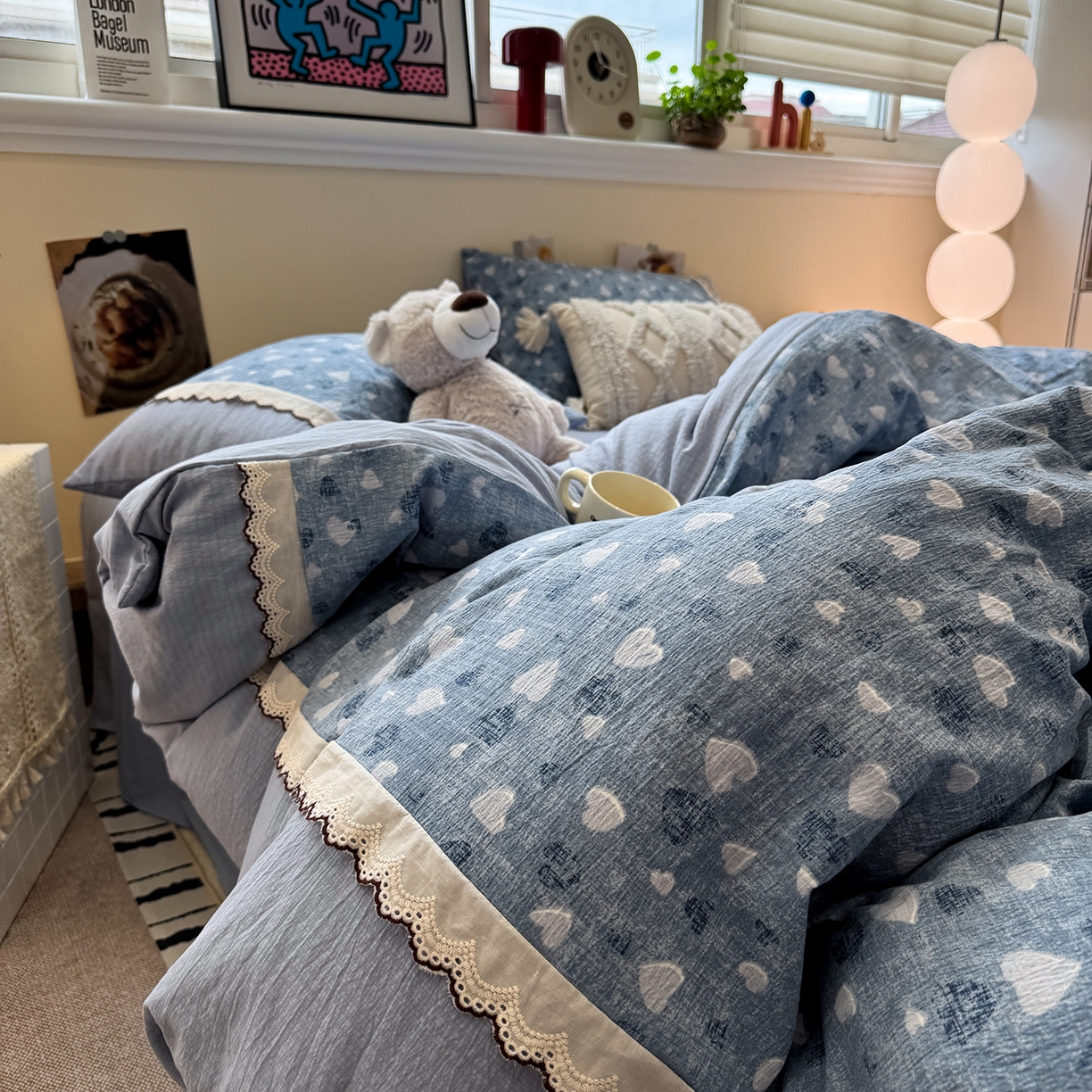 91家纺网 家纺一手货源 找家纺 水墨江南 2025新款云感皱皱纱全棉花边四件套-场景二 花边款-小确幸