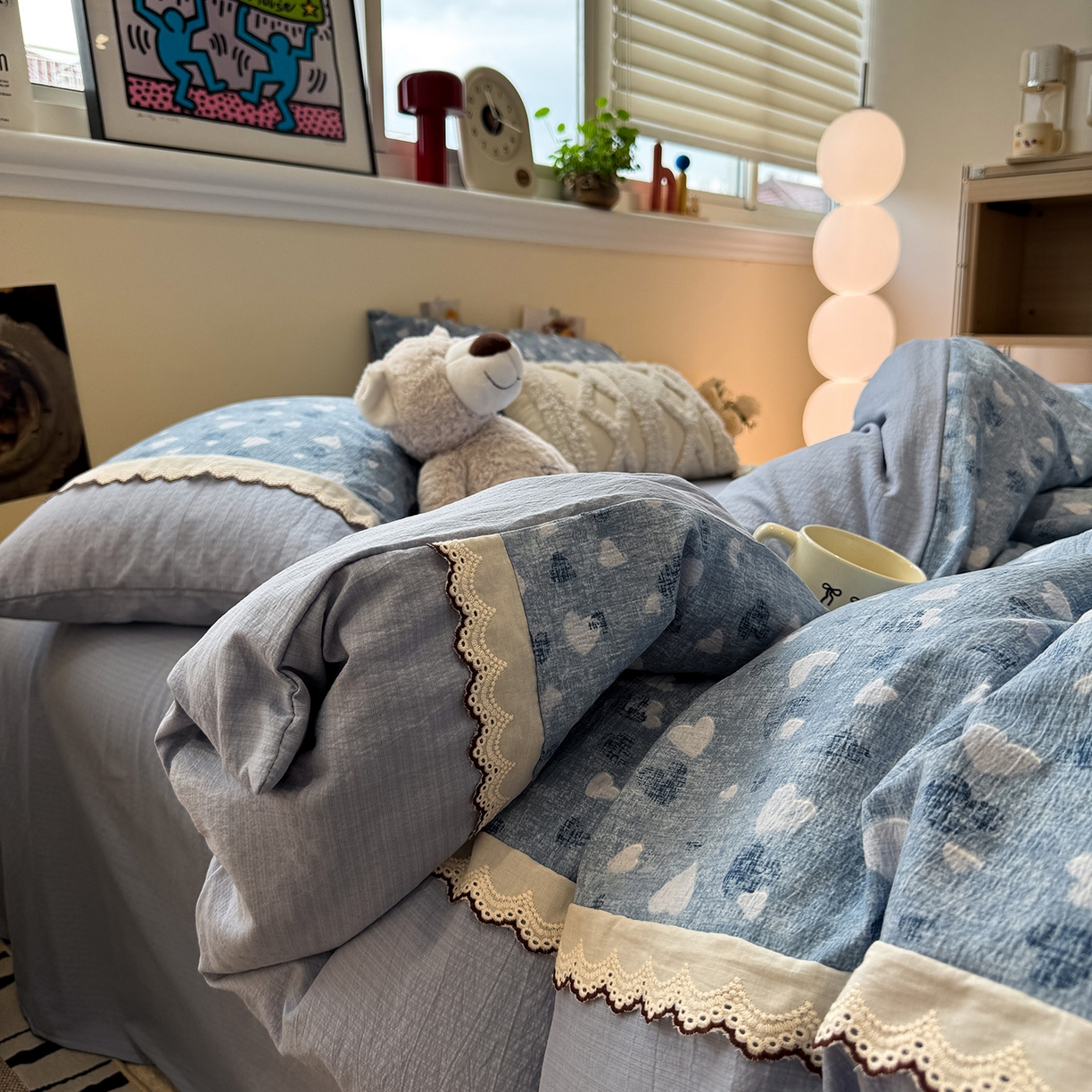 91家纺网 家纺一手货源 找家纺 水墨江南 2025新款云感皱皱纱全棉花边四件套-场景二 花边款-小确幸