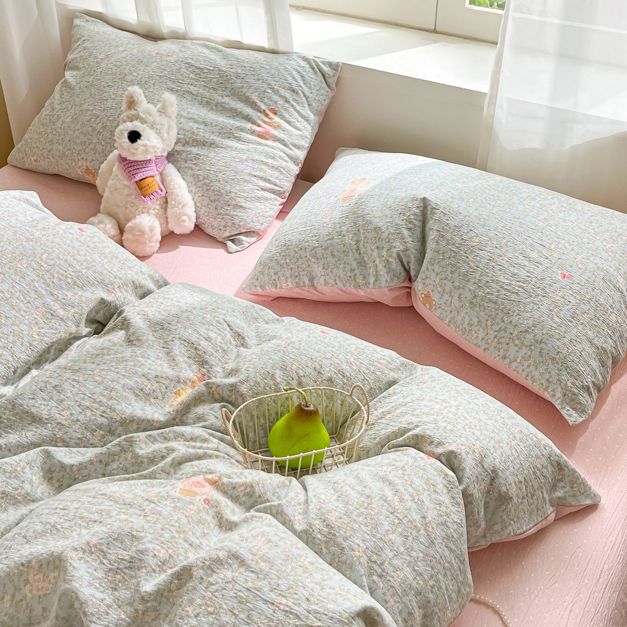 91家纺网 家纺一手货源 找家纺 格真 2025秋冬新款110克高克重提花加厚皱皱纱双层纱四件套双面印花 香草熊