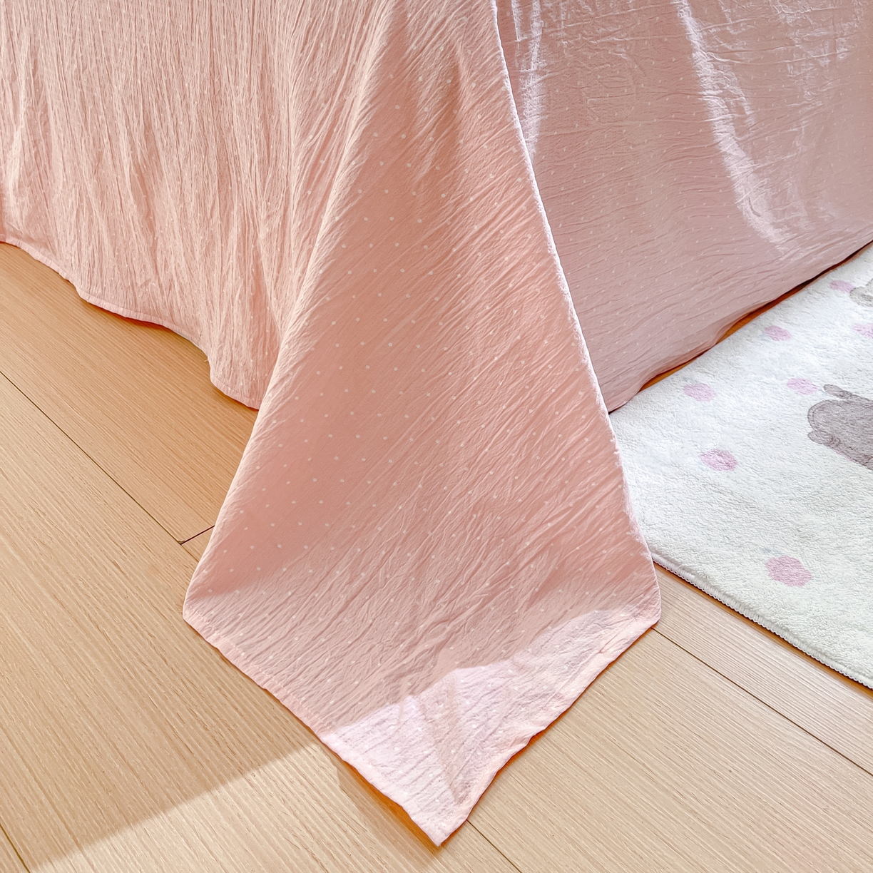 91家纺网 家纺一手货源 找家纺 格真 2025秋冬新款110克高克重提花加厚皱皱纱双层纱四件套双面印花 香草熊