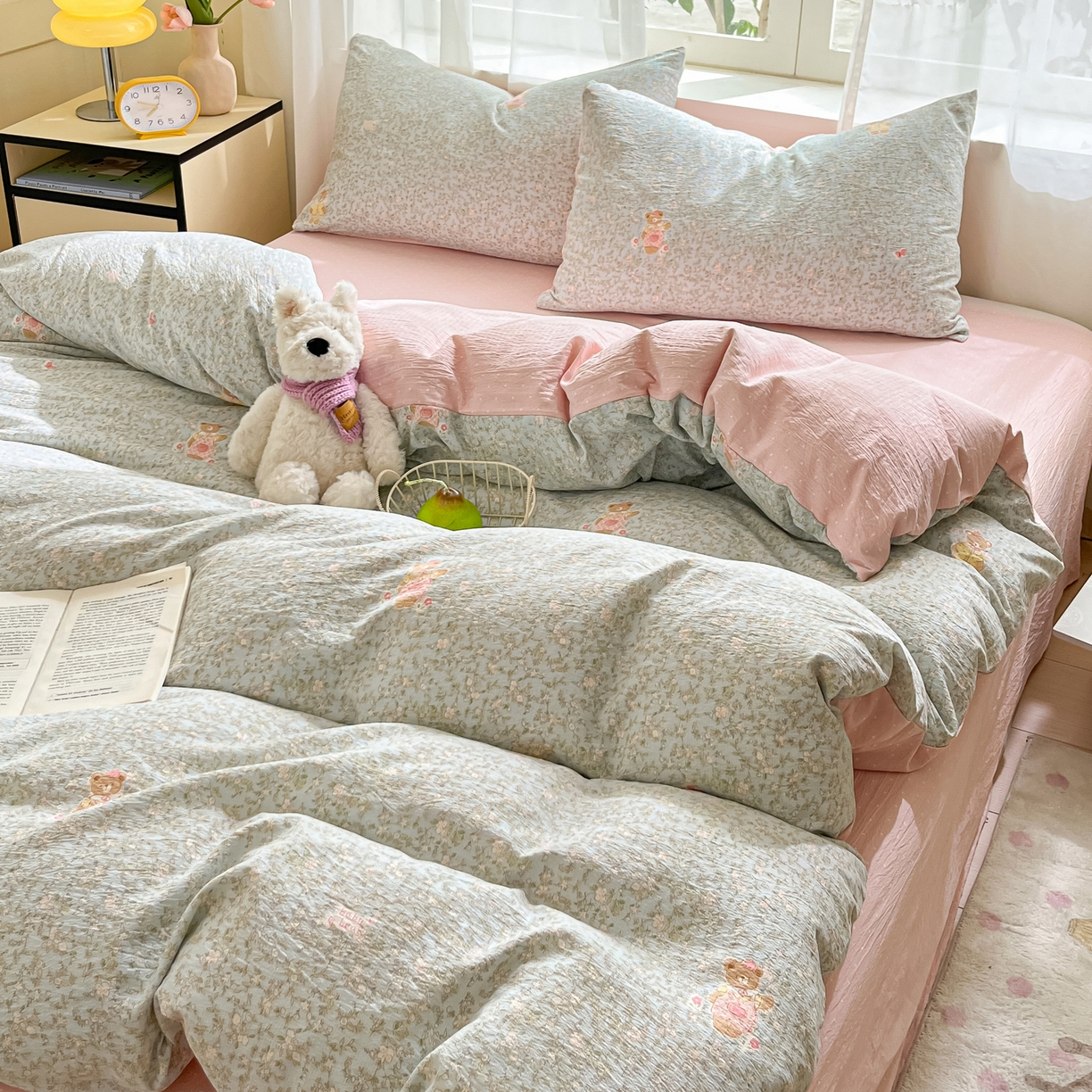 91家纺网 家纺一手货源 找家纺 格真 2025秋冬新款110克高克重提花加厚皱皱纱双层纱四件套双面印花 香草熊