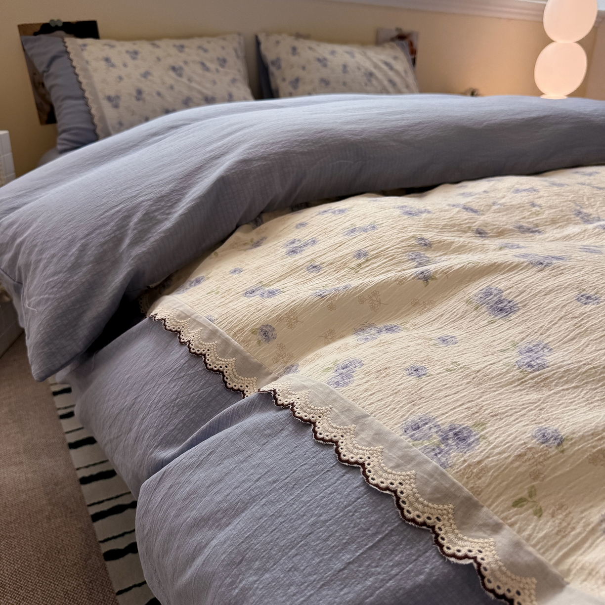 91家纺网 家纺一手货源 找家纺 水墨江南 2025新款云感皱皱纱全棉花边四件套-场景二 花边款-幽香