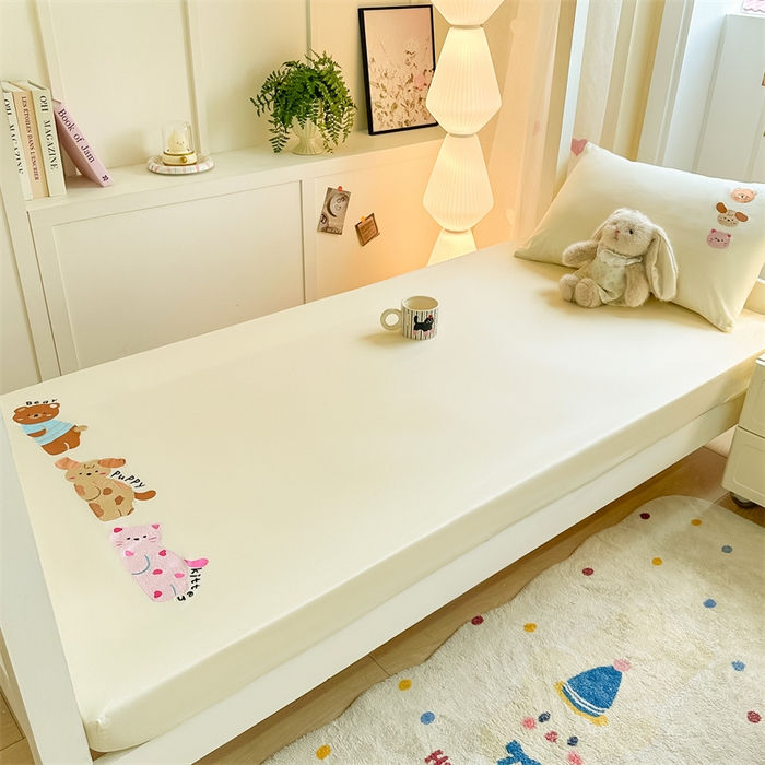 91家纺网 家纺一手货源 找家纺 灰鲸 2025新款全棉刺绣床笠-懒懒小憩学生床系列 懒懒小憩-白