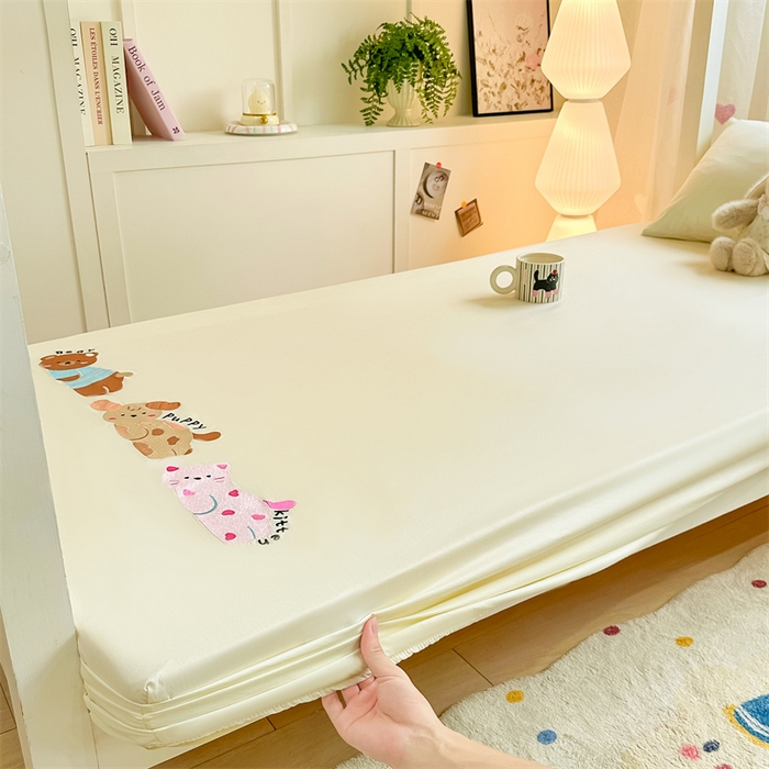 91家纺网 家纺一手货源 找家纺 灰鲸 2025新款全棉刺绣床笠-懒懒小憩学生床系列 懒懒小憩-白