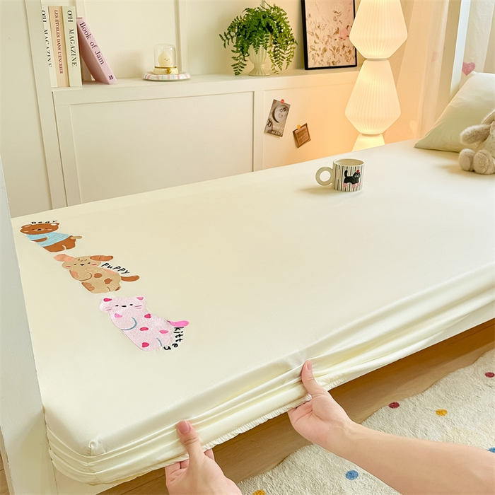 91家纺网 家纺一手货源 找家纺 灰鲸 2025新款全棉刺绣床笠-懒懒小憩学生床系列 懒懒小憩-白