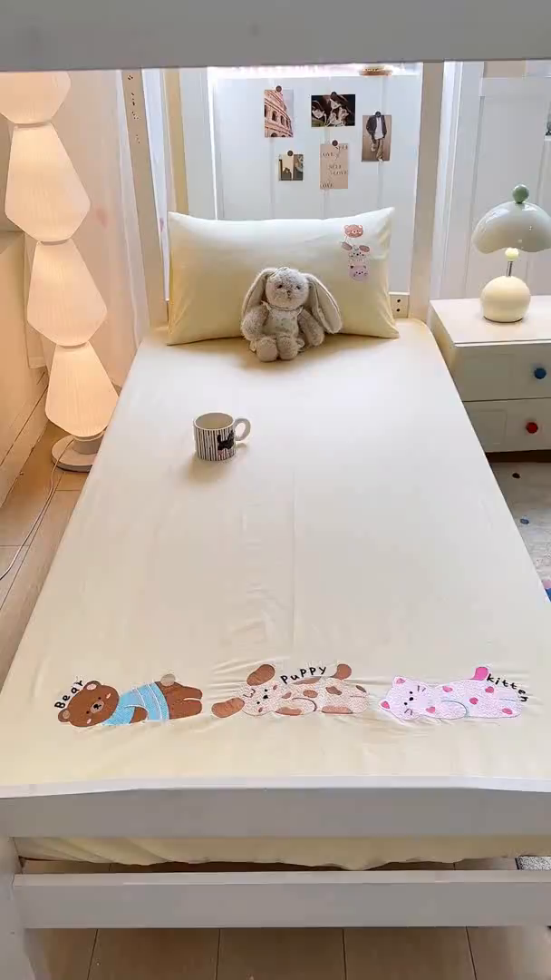 91家纺网 家纺一手货源 找家纺 灰鲸 2025新款全棉刺绣床笠-懒懒小憩学生床系列 懒懒小憩-白