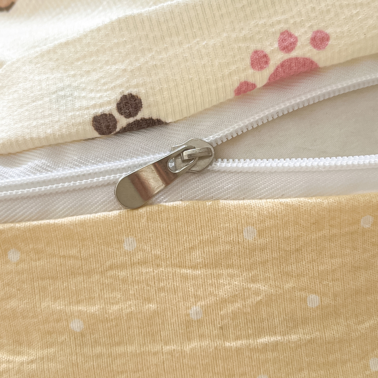 91家纺网 家纺一手货源 找家纺 格真 2025秋冬新款110克高克重提花加厚皱皱纱双层纱四件套双面印花 熊可爱