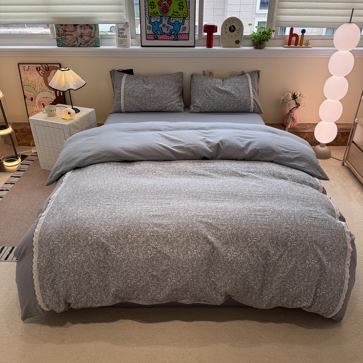 91家纺网 家纺一手货源 找家纺 水墨江南 2025新款云感皱皱纱全棉花边四件套-场景二 花边款-枝蔓