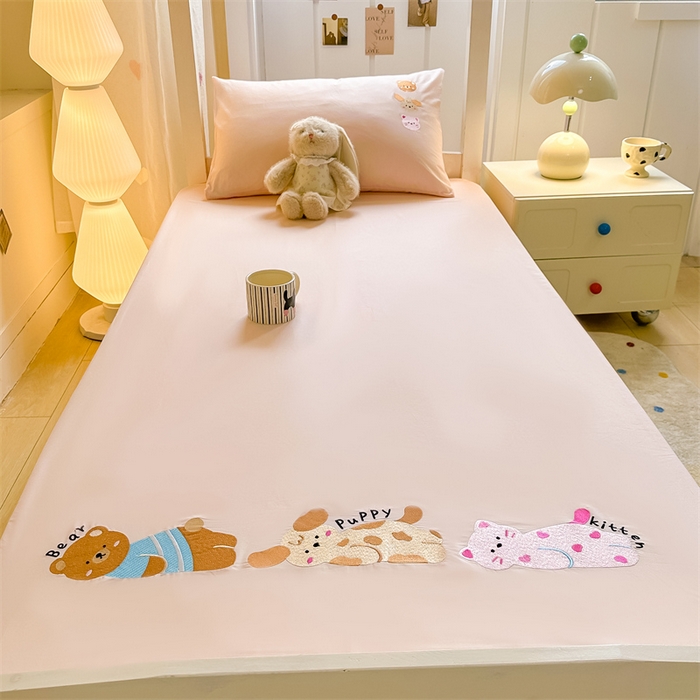 91家纺网 家纺一手货源 找家纺 灰鲸 2025新款全棉刺绣床笠-懒懒小憩学生床系列 懒懒小憩-粉