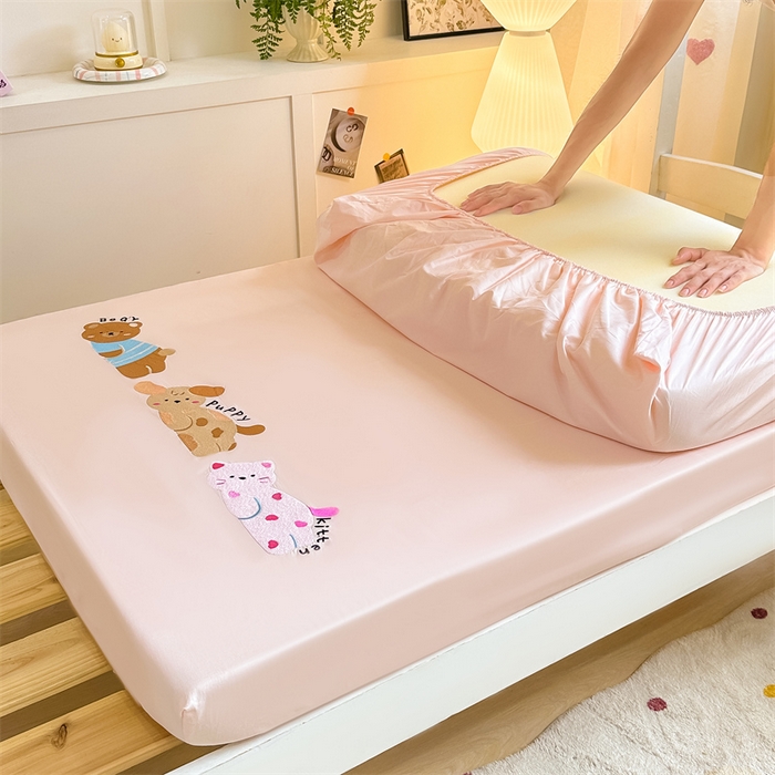 91家纺网 家纺一手货源 找家纺 灰鲸 2025新款全棉刺绣床笠-懒懒小憩学生床系列 懒懒小憩-粉