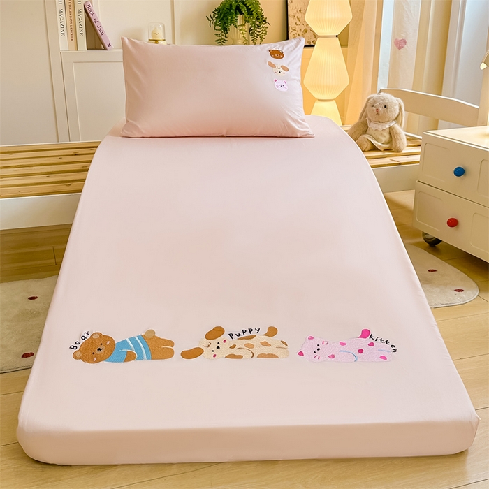 91家纺网 家纺一手货源 找家纺 灰鲸 2025新款全棉刺绣床笠-懒懒小憩学生床系列 懒懒小憩-粉