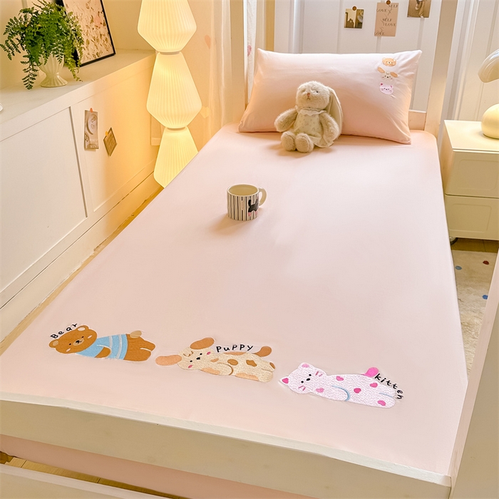 91家纺网 家纺一手货源 找家纺 灰鲸 2025新款全棉刺绣床笠-懒懒小憩学生床系列 懒懒小憩-粉