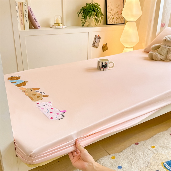 91家纺网 家纺一手货源 找家纺 灰鲸 2025新款全棉刺绣床笠-懒懒小憩学生床系列 懒懒小憩-粉