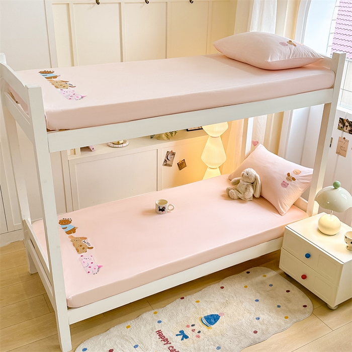 91家纺网 家纺一手货源 找家纺 灰鲸 2025新款全棉刺绣床笠-懒懒小憩学生床系列 懒懒小憩-粉