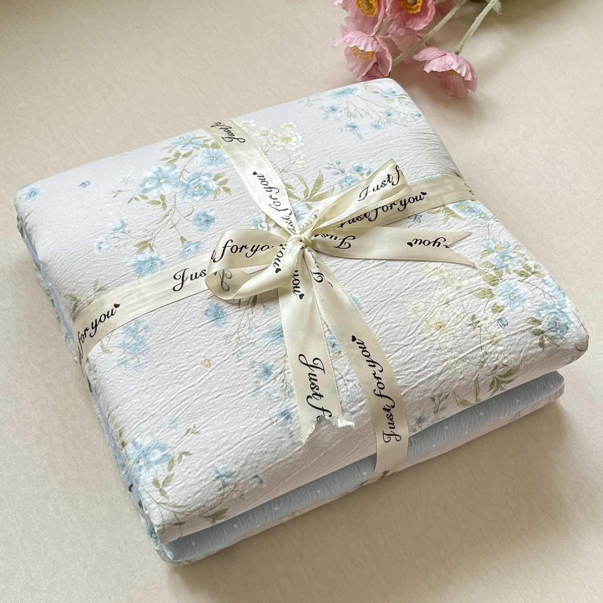 91家纺网 家纺一手货源 找家纺 格真 2025秋冬新款110克高克重提花加厚皱皱纱双层纱四件套双面印花 长相思兰