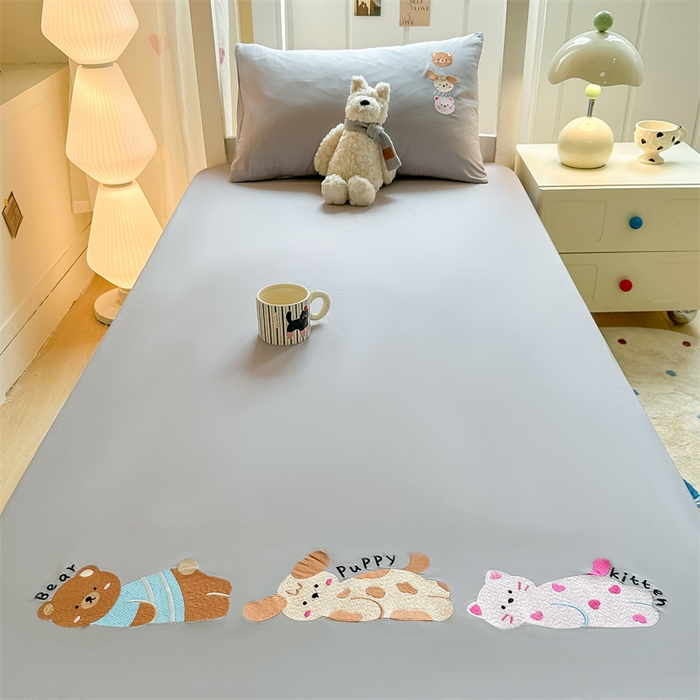 91家纺网 家纺一手货源 找家纺 灰鲸 2025新款全棉刺绣床笠-懒懒小憩学生床系列 懒懒小憩-灰