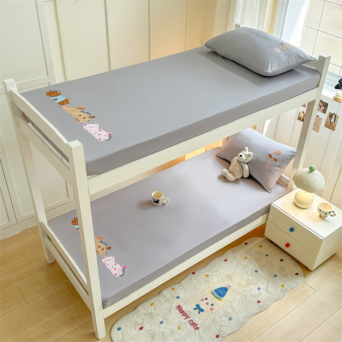 91家纺网 家纺一手货源 找家纺 灰鲸 2025新款全棉刺绣床笠-懒懒小憩学生床系列 懒懒小憩-灰