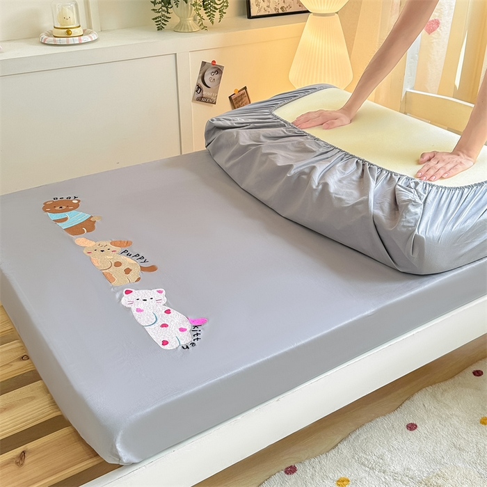 91家纺网 家纺一手货源 找家纺 灰鲸 2025新款全棉刺绣床笠-懒懒小憩学生床系列 懒懒小憩-灰