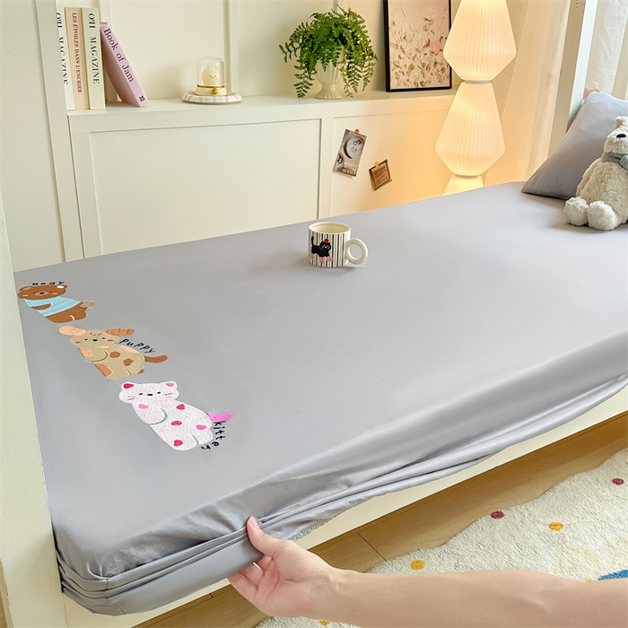 91家纺网 家纺一手货源 找家纺 灰鲸 2025新款全棉刺绣床笠-懒懒小憩学生床系列 懒懒小憩-灰