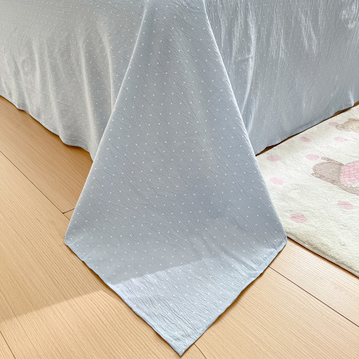 91家纺网 家纺一手货源 找家纺 格真 2025秋冬新款110克高克重提花加厚皱皱纱双层纱四件套双面印花 长相思兰