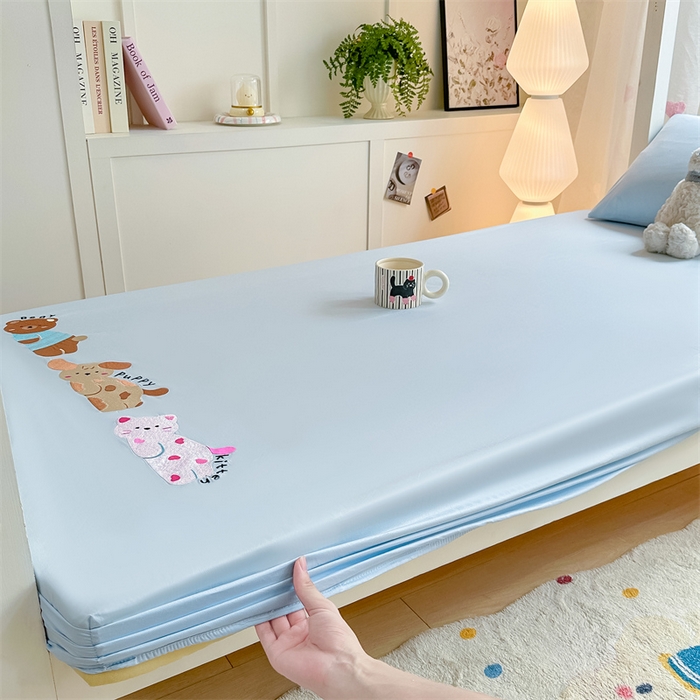 91家纺网 家纺一手货源 找家纺 灰鲸 2025新款全棉刺绣床笠-懒懒小憩学生床系列 懒懒小憩-蓝