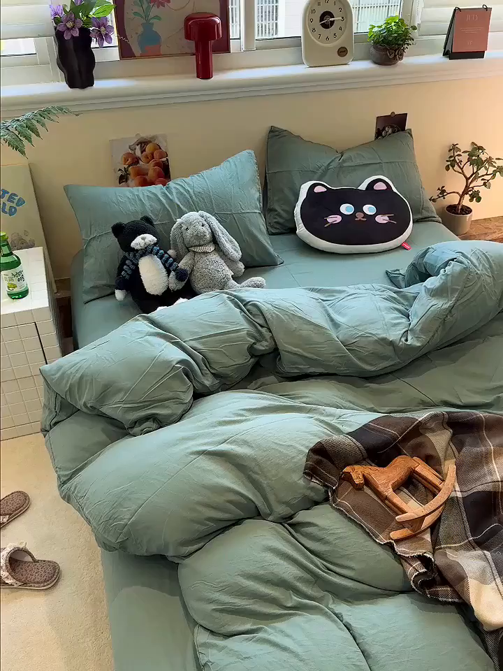 91家纺网 家纺一手货源 找家纺 水墨江南 2025新款亲肤磨毛水洗棉纯色四件套 暗夜绿