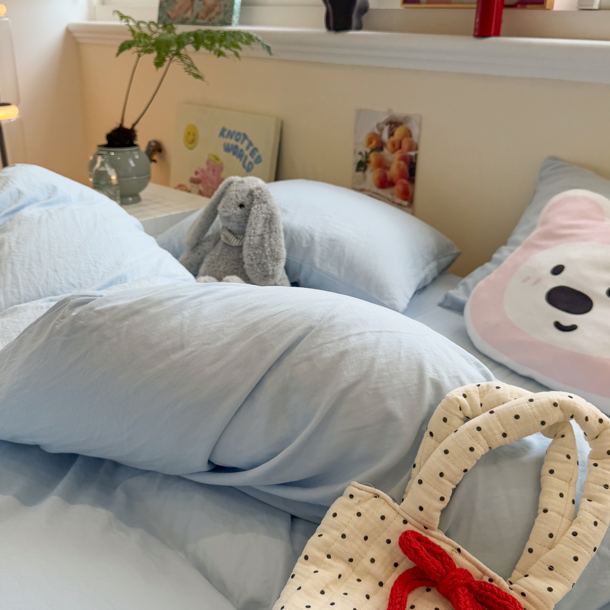 91家纺网 家纺一手货源 找家纺 水墨江南 2025新款亲肤磨毛水洗棉纯色四件套 碧蓝