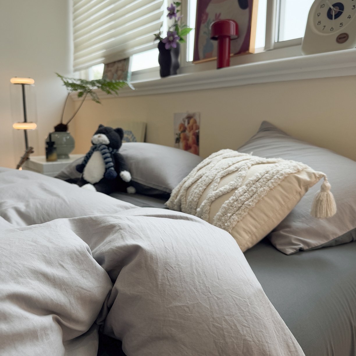 91家纺网 家纺一手货源 找家纺 水墨江南 2025新款亲肤磨毛水洗棉纯色四件套 浅灰深灰