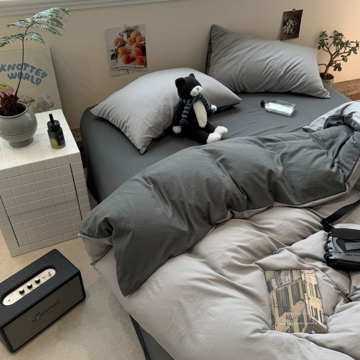 91家纺网 家纺一手货源 找家纺 水墨江南 2025新款亲肤磨毛水洗棉纯色四件套 浅灰深灰