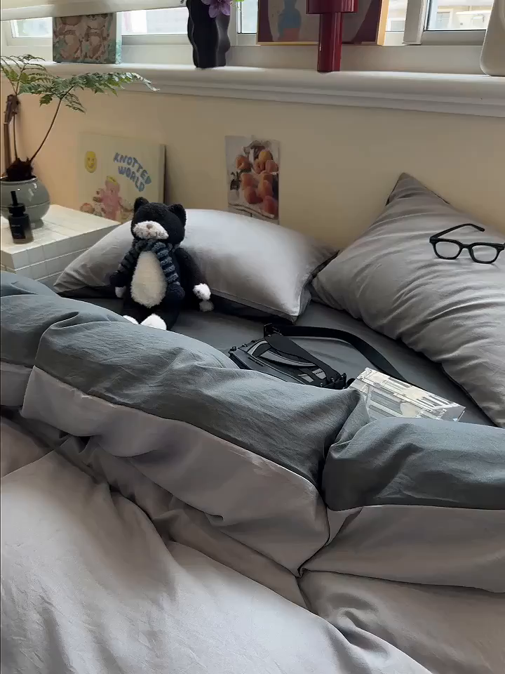 91家纺网 家纺一手货源 找家纺 水墨江南 2025新款亲肤磨毛水洗棉纯色四件套 浅灰深灰