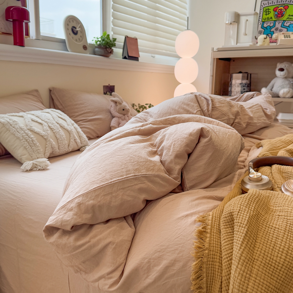 91家纺网 家纺一手货源 找家纺 水墨江南 2025新款亲肤磨毛水洗棉纯色四件套 中驼