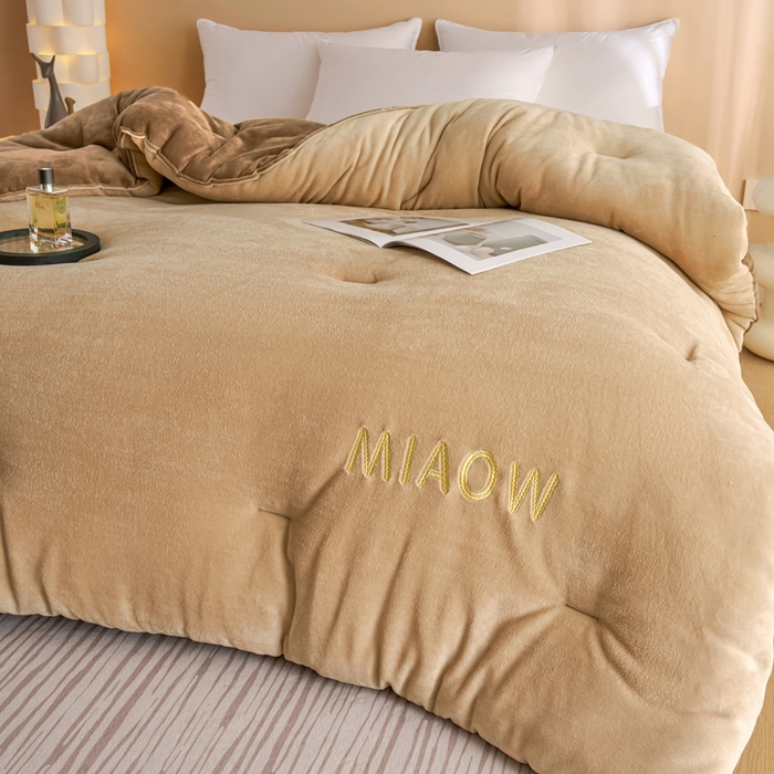 91家纺网 家纺一手货源 找家纺 米米儿家纺 2025新款牛奶绒刺绣冬被跨境被子外贸冬季被芯被子被芯 卡其-咖色