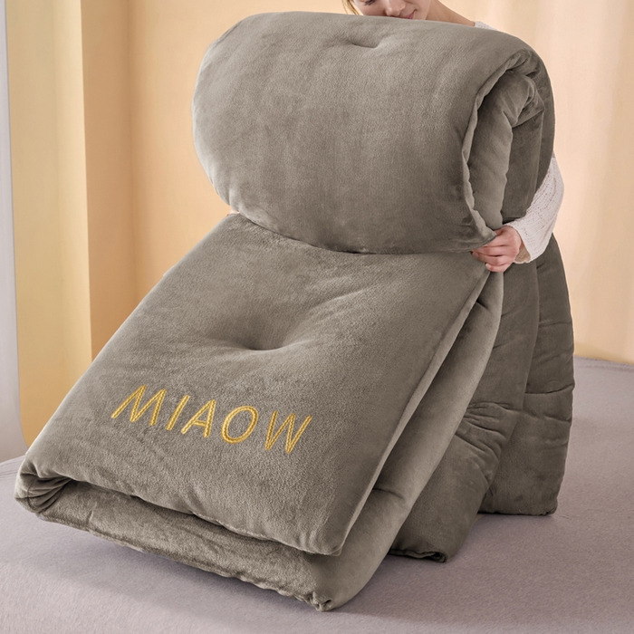 91家纺网 家纺一手货源 找家纺 米米儿家纺 2025新款牛奶绒刺绣冬被跨境被子外贸冬季被芯被子被芯 灰色