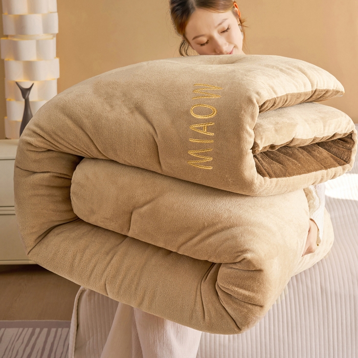 91家纺网 家纺一手货源 找家纺 米米儿家纺 2025新款牛奶绒刺绣冬被跨境被子外贸冬季被芯被子被芯 卡其-咖色