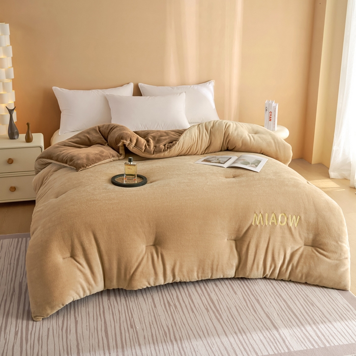 91家纺网 家纺一手货源 找家纺 （总）米米儿家纺 2025新款牛奶绒刺绣冬被跨境被子外贸冬季被芯被子被芯