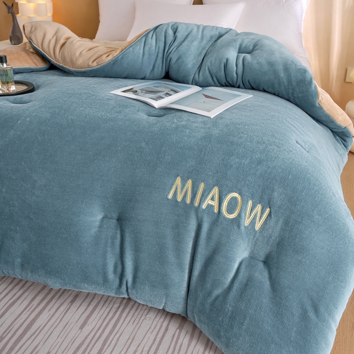 91家纺网 家纺一手货源 找家纺 米米儿家纺 2025新款牛奶绒刺绣冬被跨境被子外贸冬季被芯被子被芯 蓝-卡其色