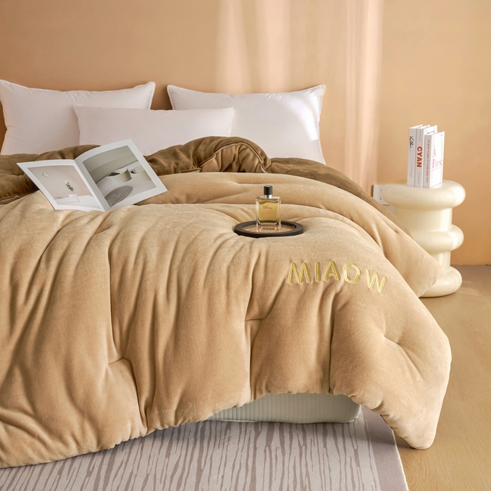 91家纺网 家纺一手货源 找家纺 （总）米米儿家纺 2025新款牛奶绒刺绣冬被跨境被子外贸冬季被芯被子被芯