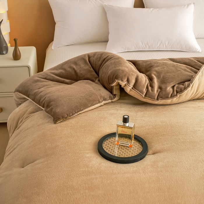 91家纺网 家纺一手货源 找家纺 （总）米米儿家纺 2025新款牛奶绒刺绣冬被跨境被子外贸冬季被芯被子被芯