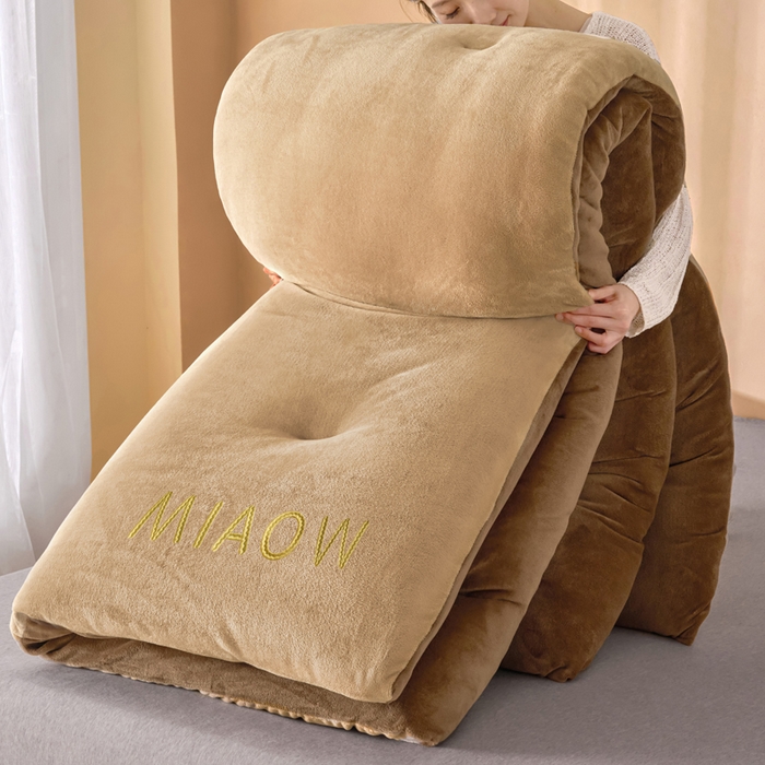 91家纺网 家纺一手货源 找家纺 （总）米米儿家纺 2025新款牛奶绒刺绣冬被跨境被子外贸冬季被芯被子被芯