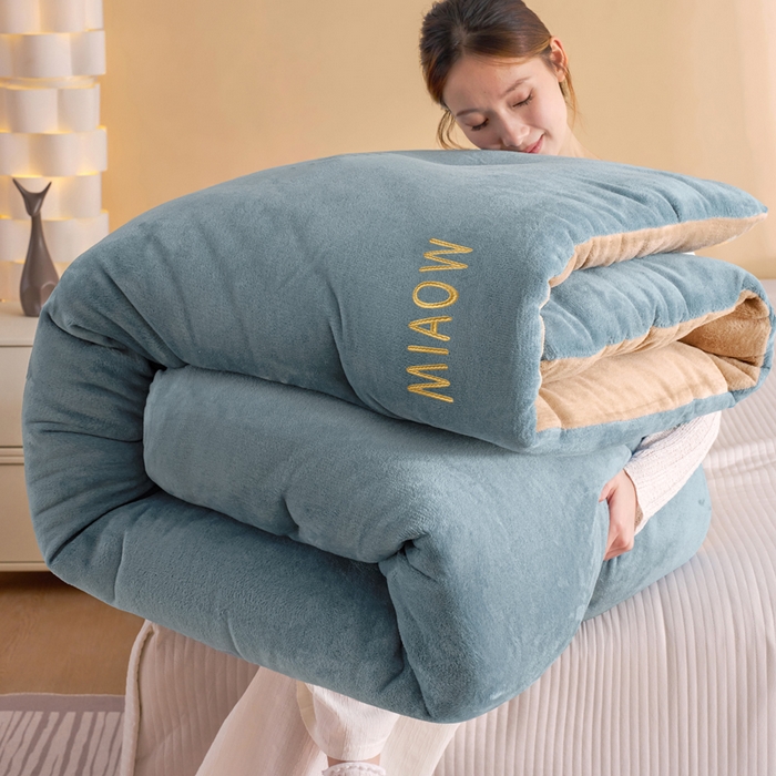 91家纺网 家纺一手货源 找家纺 米米儿家纺 2025新款牛奶绒刺绣冬被跨境被子外贸冬季被芯被子被芯 蓝-卡其色