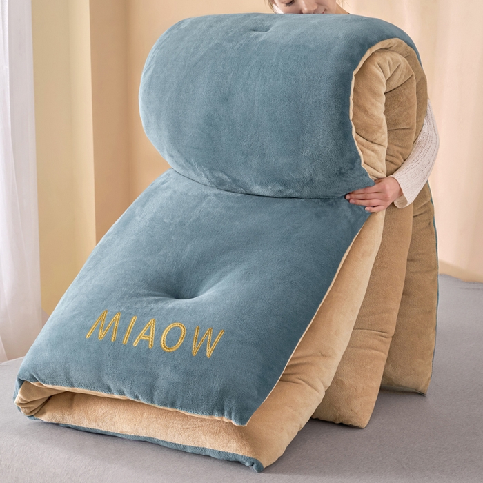 91家纺网 家纺一手货源 找家纺 米米儿家纺 2025新款牛奶绒刺绣冬被跨境被子外贸冬季被芯被子被芯 蓝-卡其色